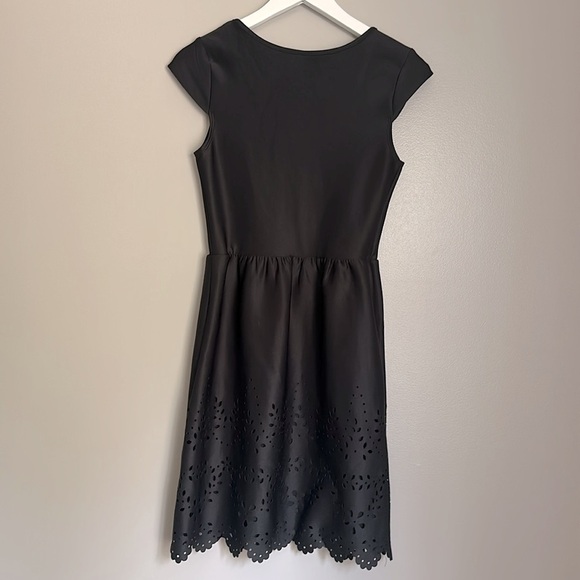 Elegant Black Cap Sleeve Cutout Dress - Picture 3 of 4